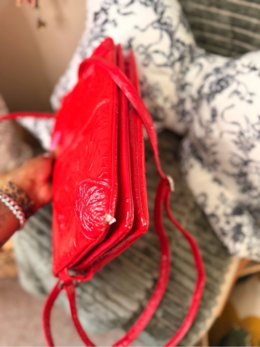 Vintage Red Embossed Floral Crossbody Shoulder Bag - Picture 7 of 10